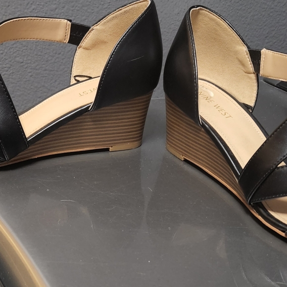 Nine West sandals - Picture 3 of 5